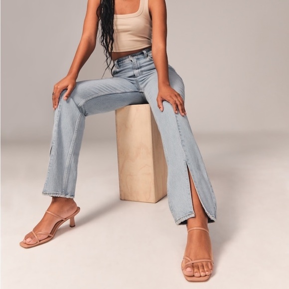 Abercrombie & Fitch Ultra High Rise 90s Straight Jeans with Split Vent Hem - Picture 2 of 6